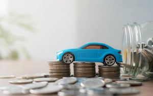 estados financieros del concepto de impuesto sobre automóviles con monedas Impuestos sobre automóviles y seguros sobre automóviles, financiamiento y préstamos sobre automóviles, ahorre dinero para ideas o materiales de diseño de automóviles